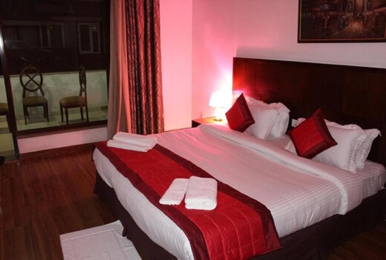 Lime Tree Hotel Sushant Lok Gurgaon Sector 29 Next To Iffco Chowk Metro 外观 照片