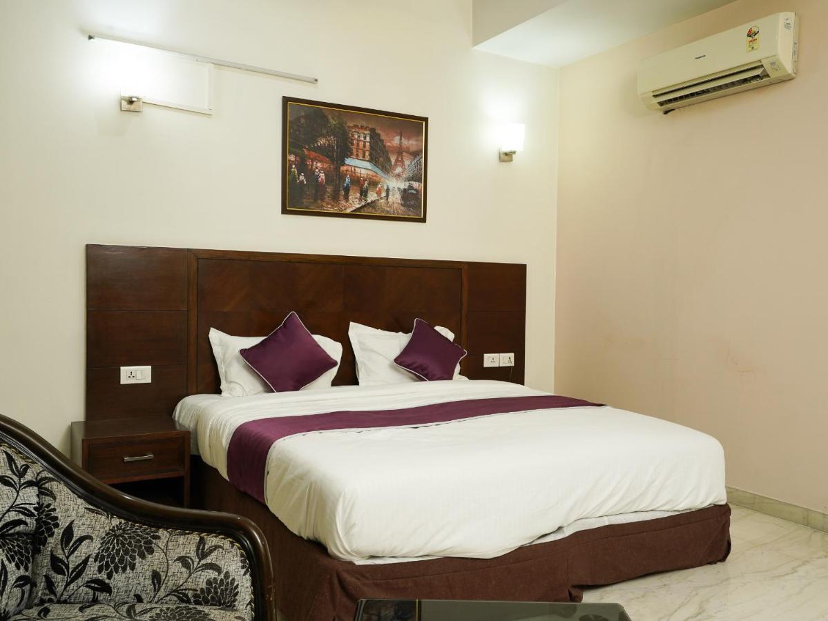 Lime Tree Hotel Sushant Lok Gurgaon Sector 29 Next To Iffco Chowk Metro 外观 照片