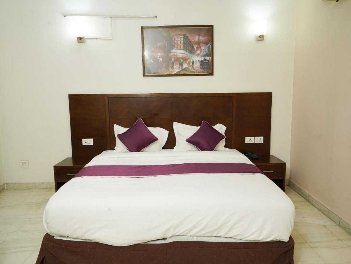 Lime Tree Hotel Sushant Lok Gurgaon Sector 29 Next To Iffco Chowk Metro 外观 照片