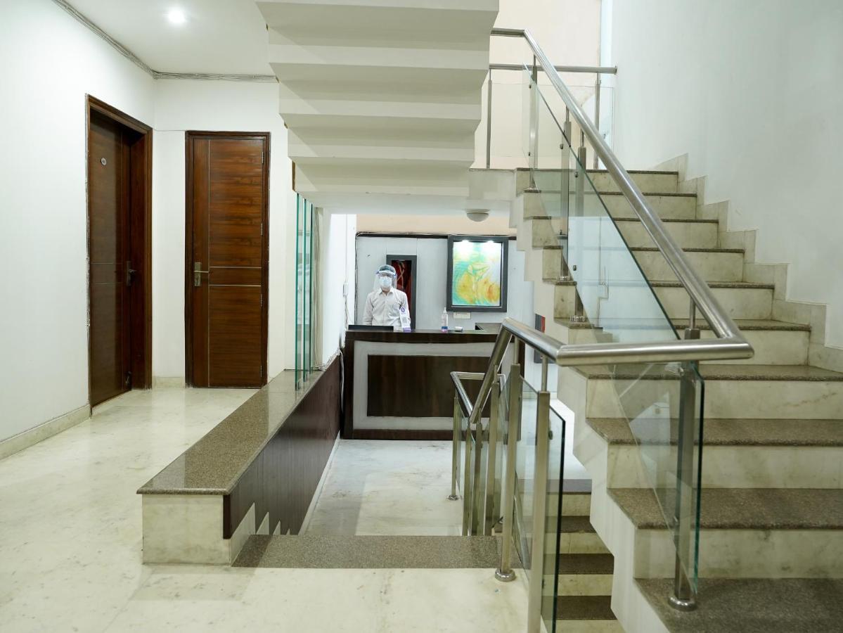 Lime Tree Hotel Sushant Lok Gurgaon Sector 29 Next To Iffco Chowk Metro 外观 照片