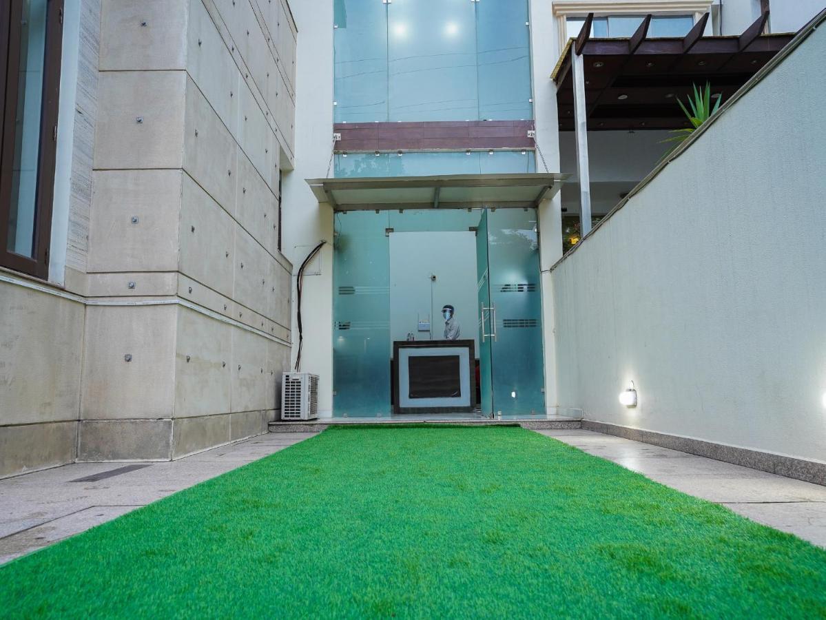 Lime Tree Hotel Sushant Lok Gurgaon Sector 29 Next To Iffco Chowk Metro 外观 照片