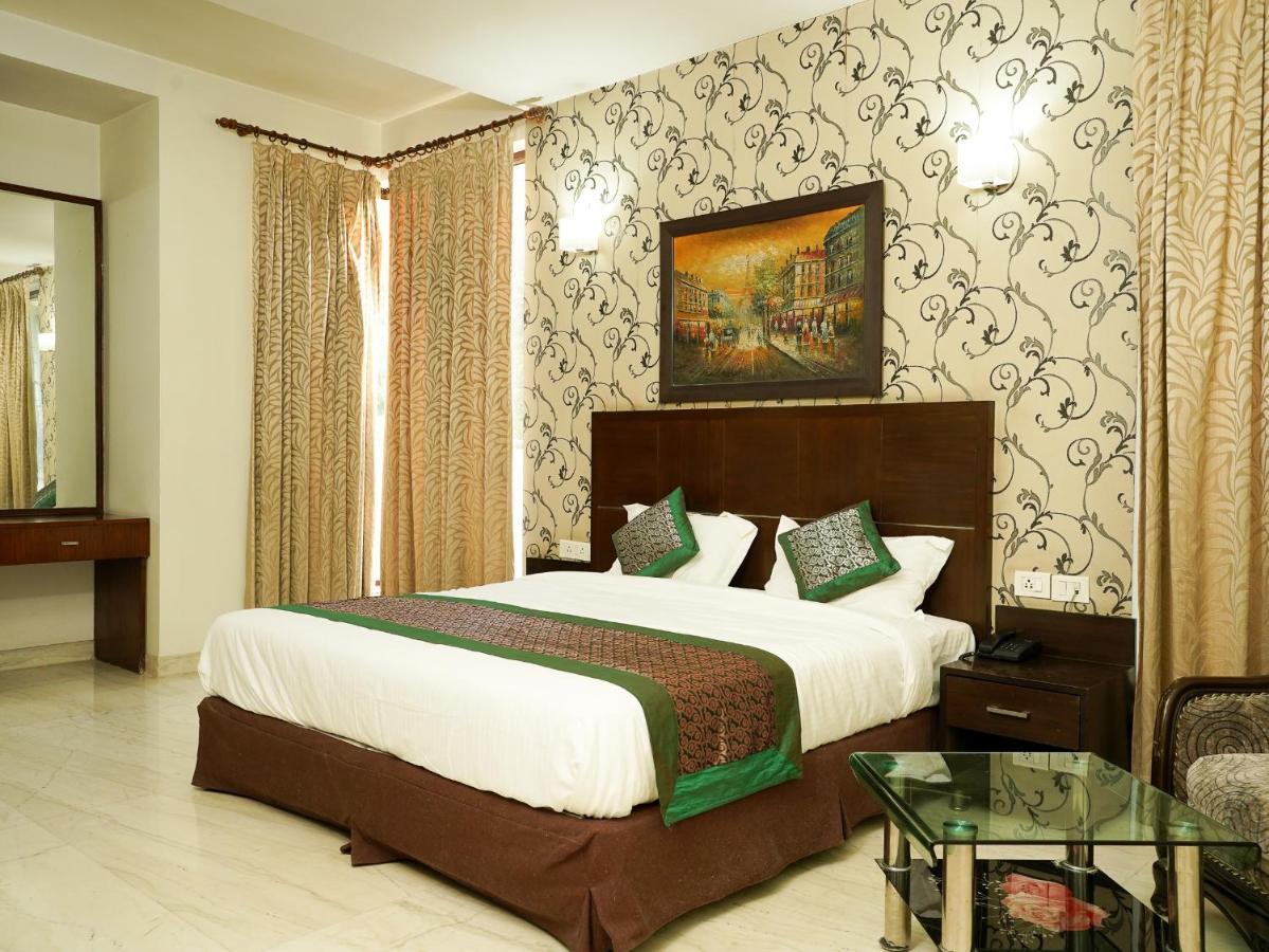 Lime Tree Hotel Sushant Lok Gurgaon Sector 29 Next To Iffco Chowk Metro 外观 照片