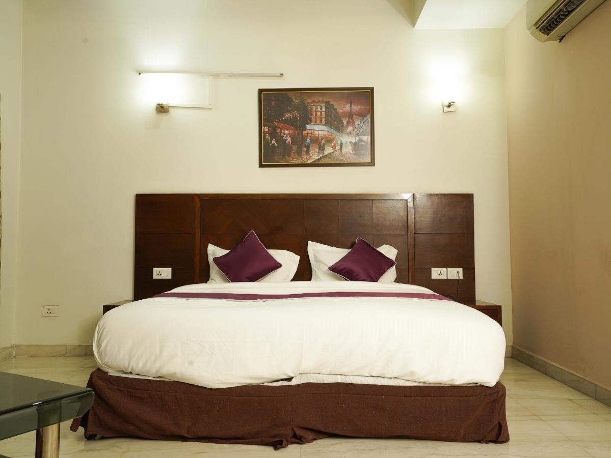 Lime Tree Hotel Sushant Lok Gurgaon Sector 29 Next To Iffco Chowk Metro 外观 照片