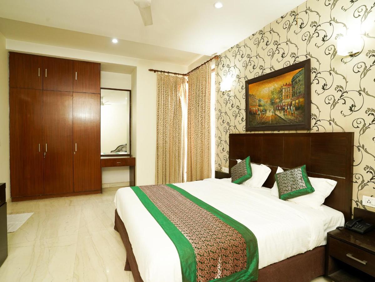 Lime Tree Hotel Sushant Lok Gurgaon Sector 29 Next To Iffco Chowk Metro 外观 照片