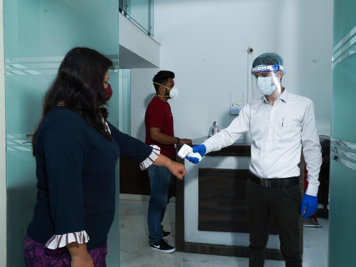 Lime Tree Hotel Sushant Lok Gurgaon Sector 29 Next To Iffco Chowk Metro 外观 照片