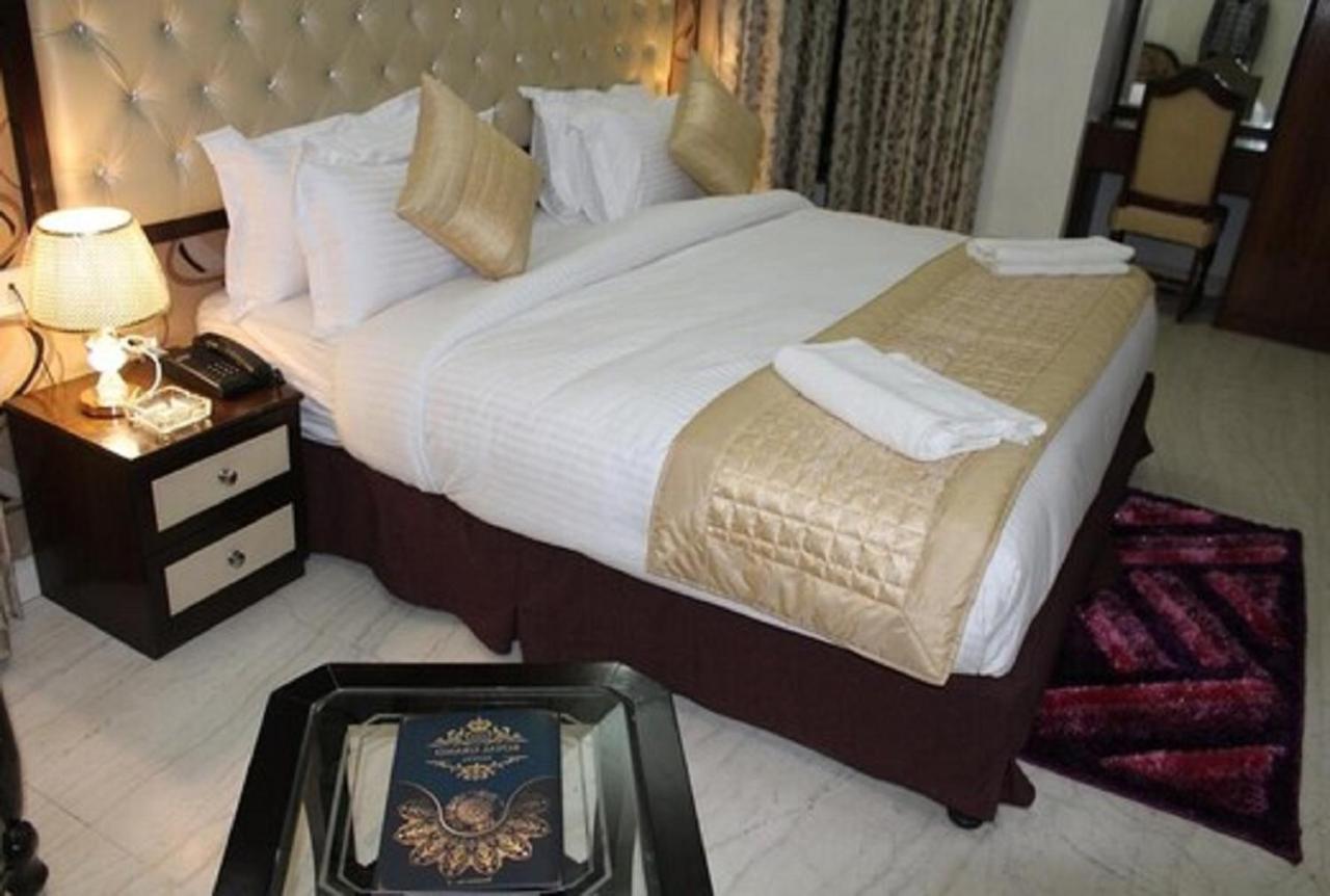 Lime Tree Hotel Sushant Lok Gurgaon Sector 29 Next To Iffco Chowk Metro 外观 照片