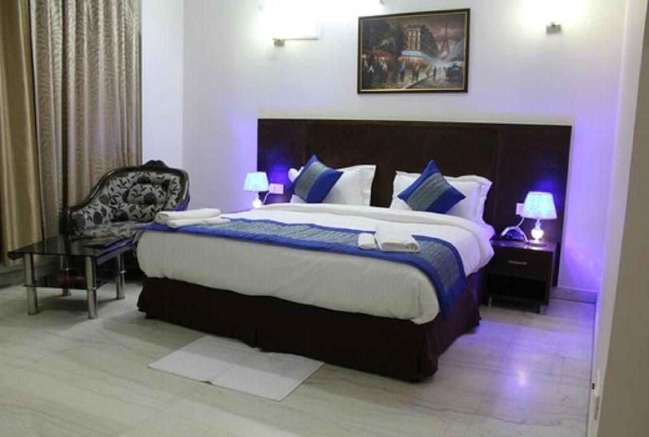 Lime Tree Hotel Sushant Lok Gurgaon Sector 29 Next To Iffco Chowk Metro 外观 照片