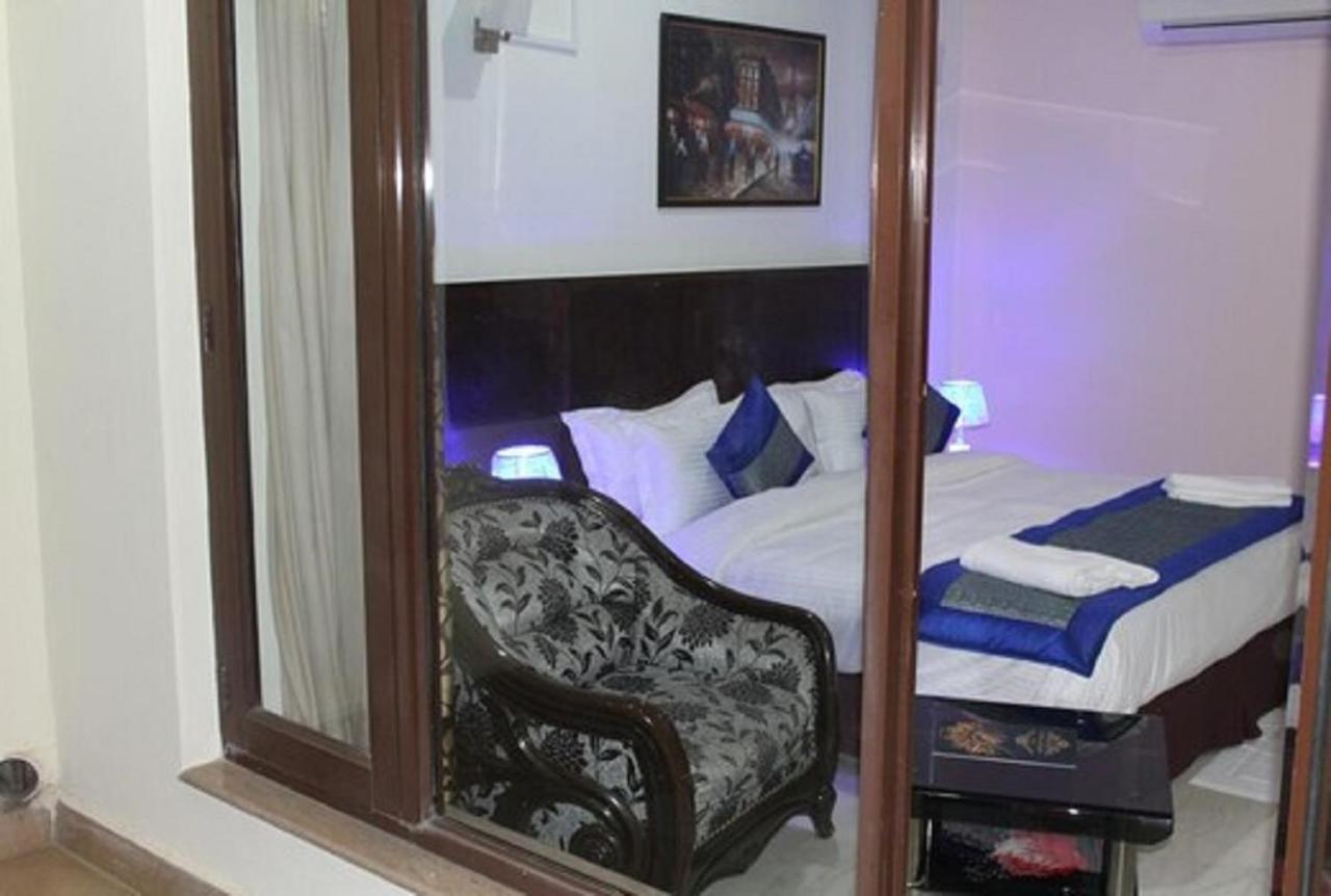 Lime Tree Hotel Sushant Lok Gurgaon Sector 29 Next To Iffco Chowk Metro 外观 照片