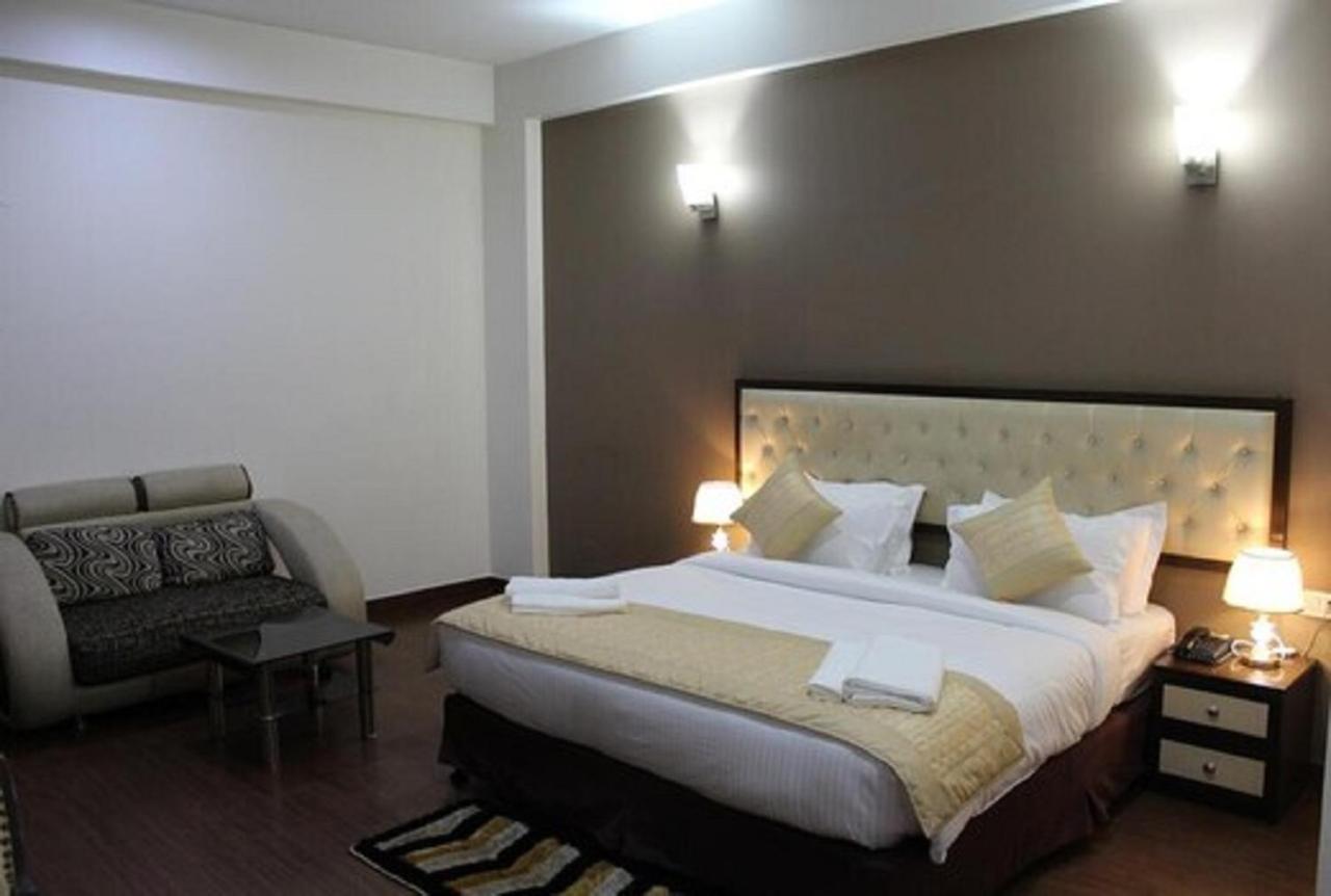 Lime Tree Hotel Sushant Lok Gurgaon Sector 29 Next To Iffco Chowk Metro 外观 照片