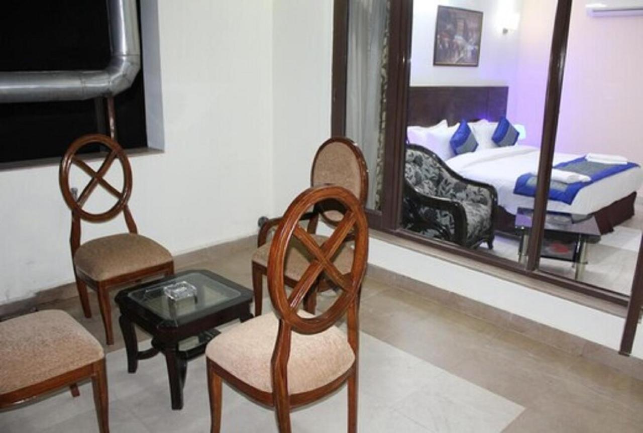 Lime Tree Hotel Sushant Lok Gurgaon Sector 29 Next To Iffco Chowk Metro 外观 照片
