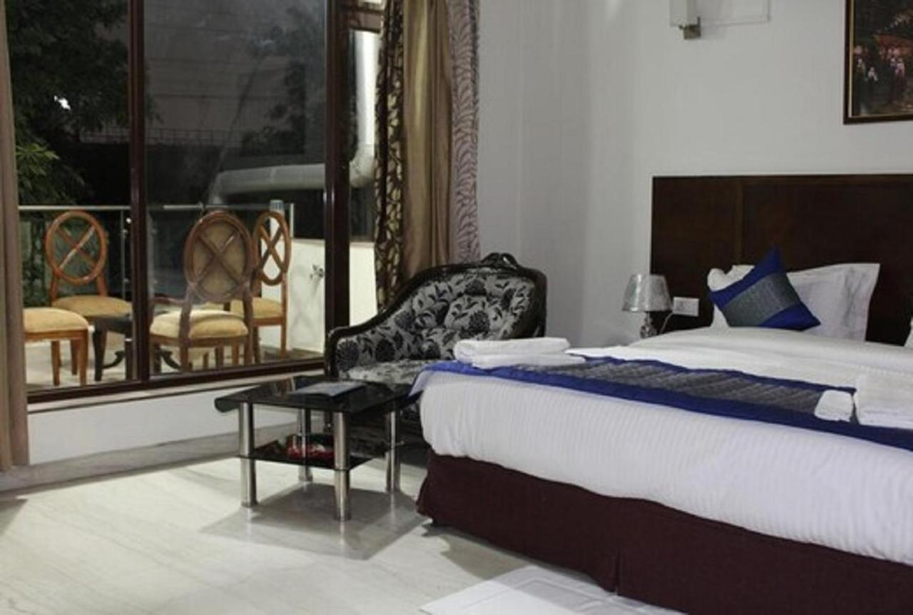 Lime Tree Hotel Sushant Lok Gurgaon Sector 29 Next To Iffco Chowk Metro 外观 照片