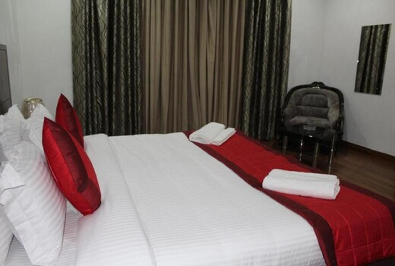 Lime Tree Hotel Sushant Lok Gurgaon Sector 29 Next To Iffco Chowk Metro 外观 照片