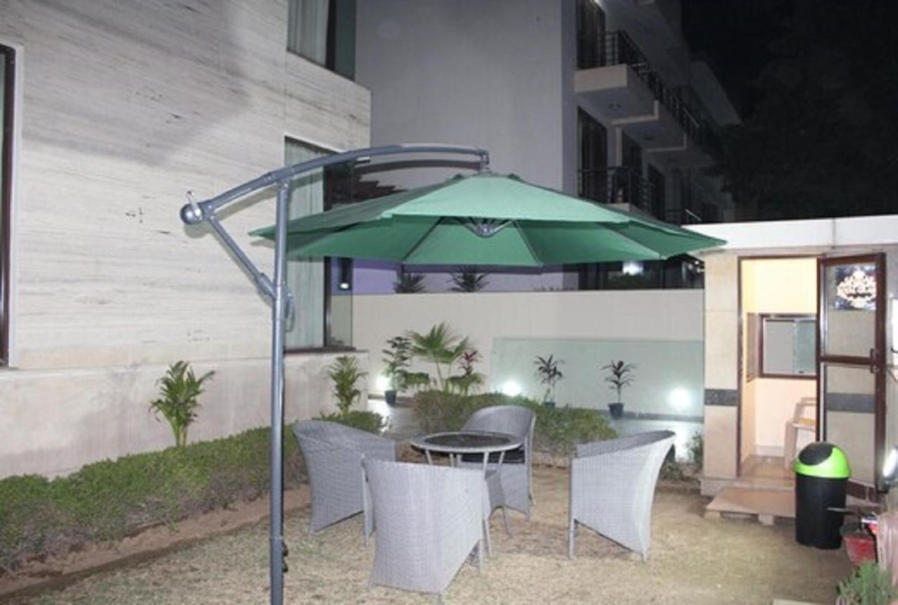 Lime Tree Hotel Sushant Lok Gurgaon Sector 29 Next To Iffco Chowk Metro 外观 照片