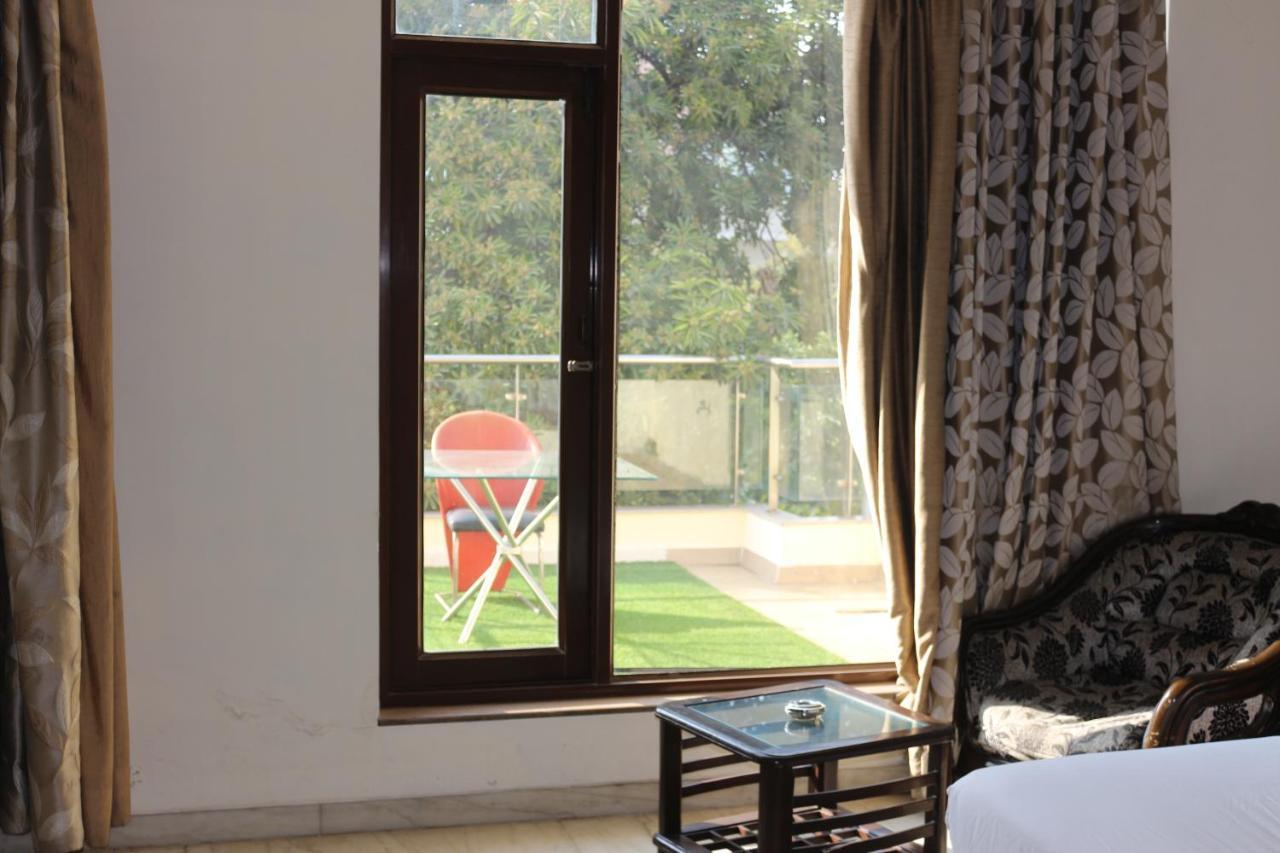 Lime Tree Hotel Sushant Lok Gurgaon Sector 29 Next To Iffco Chowk Metro 外观 照片