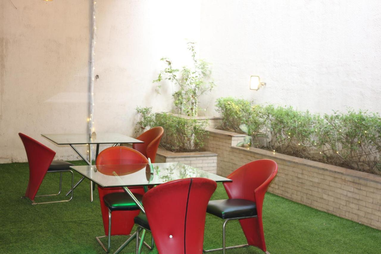 Lime Tree Hotel Sushant Lok Gurgaon Sector 29 Next To Iffco Chowk Metro 外观 照片