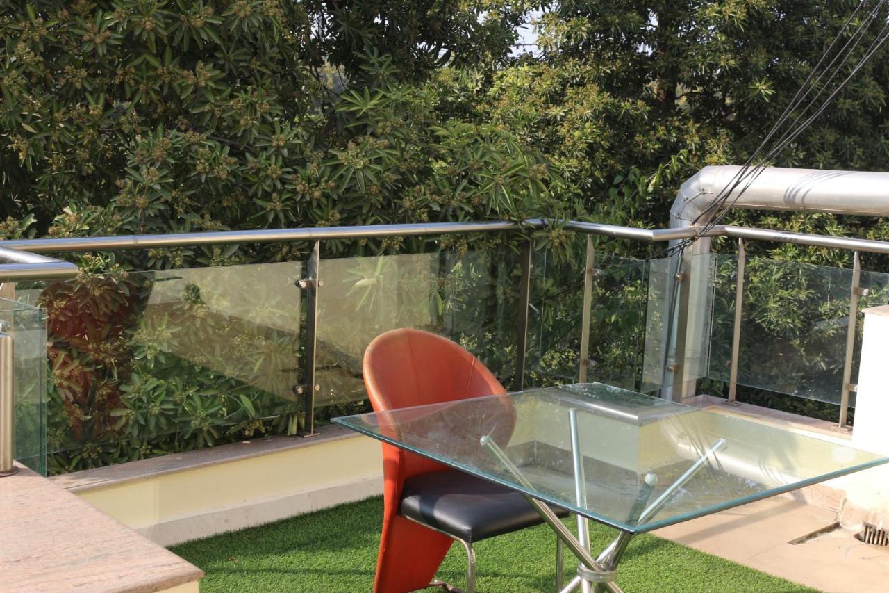 Lime Tree Hotel Sushant Lok Gurgaon Sector 29 Next To Iffco Chowk Metro 外观 照片
