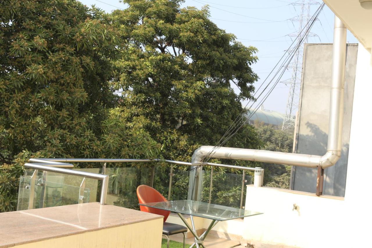 Lime Tree Hotel Sushant Lok Gurgaon Sector 29 Next To Iffco Chowk Metro 外观 照片