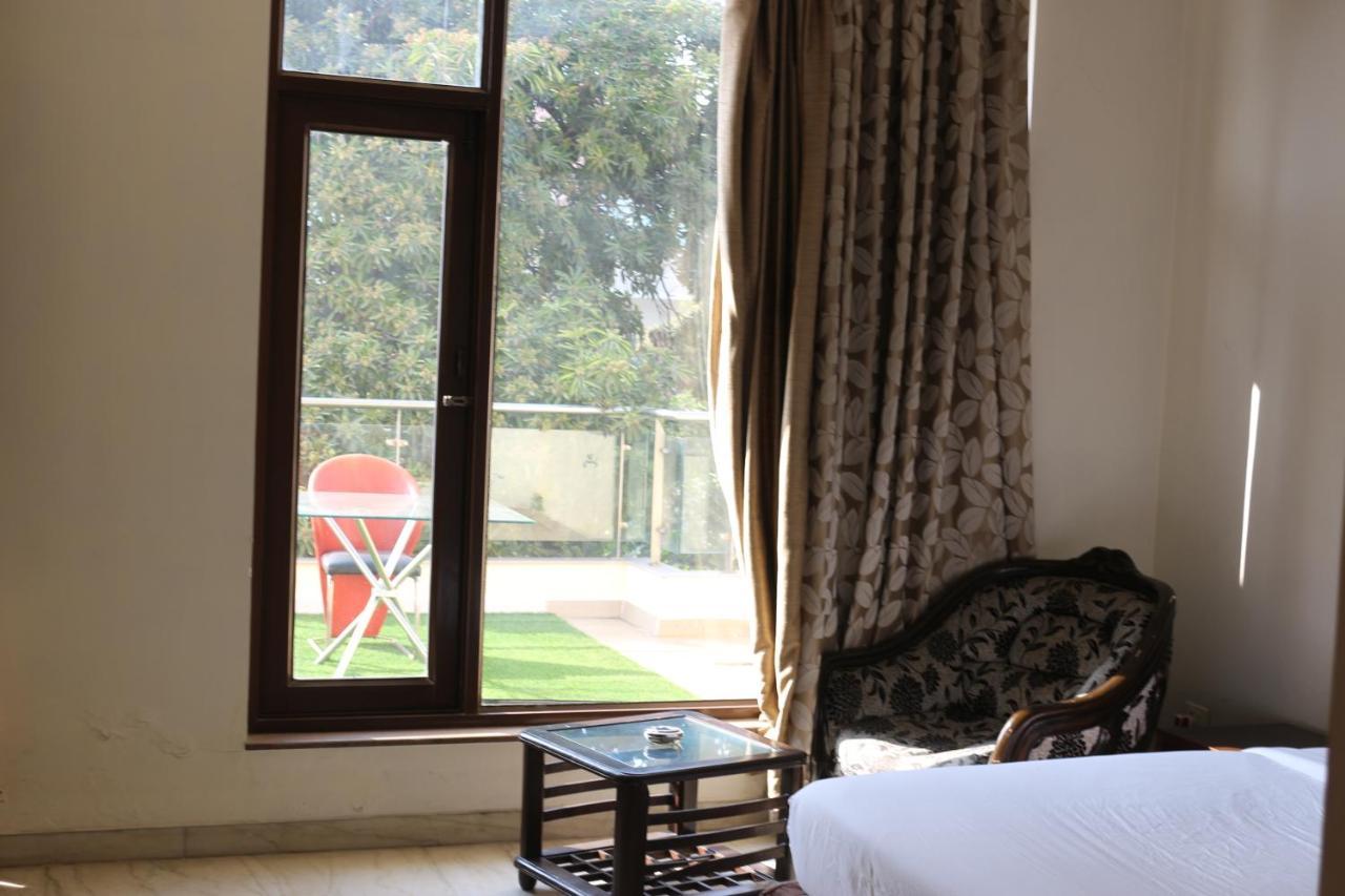 Lime Tree Hotel Sushant Lok Gurgaon Sector 29 Next To Iffco Chowk Metro 外观 照片